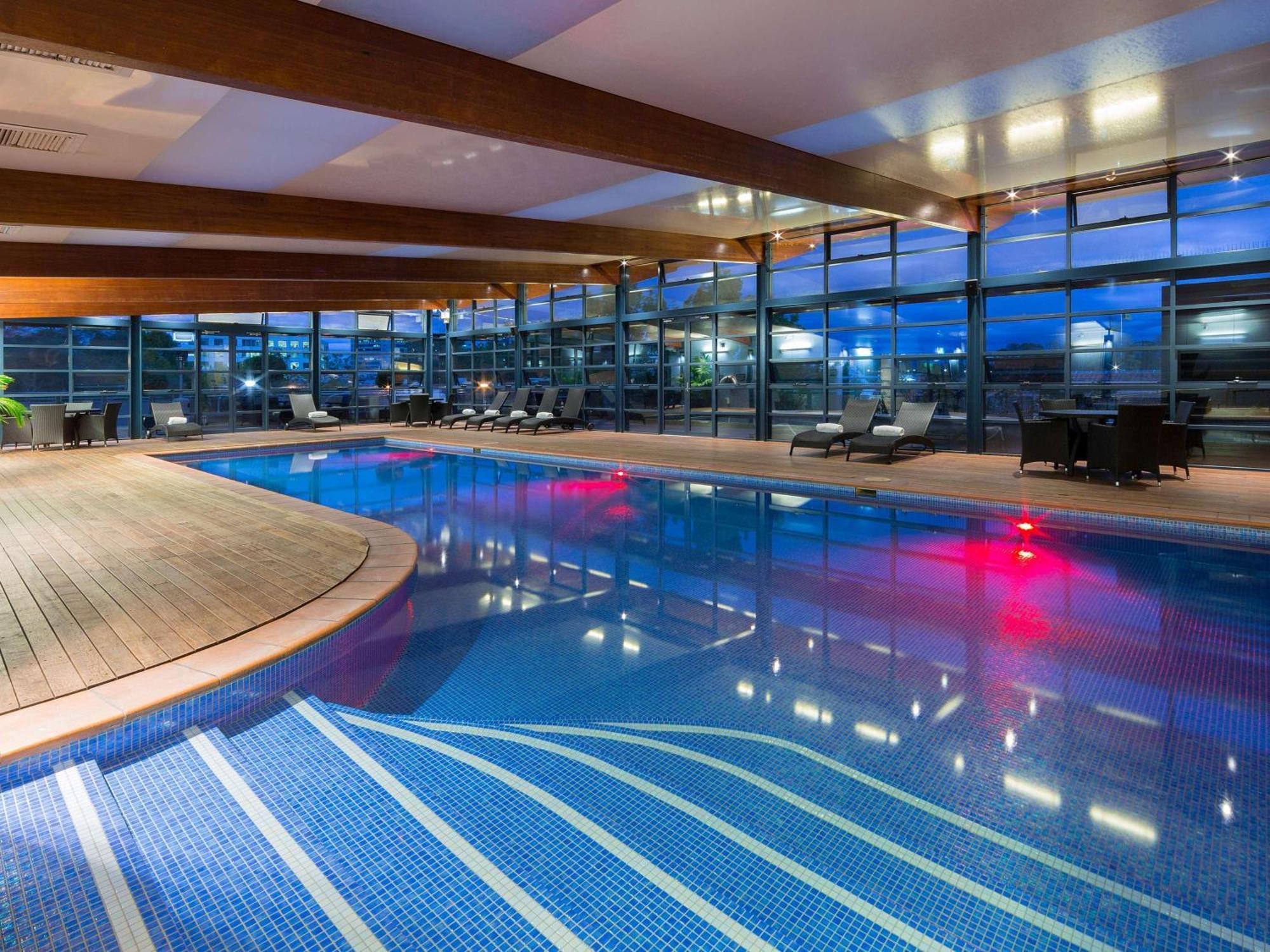 Novotel Canberra Exterior foto