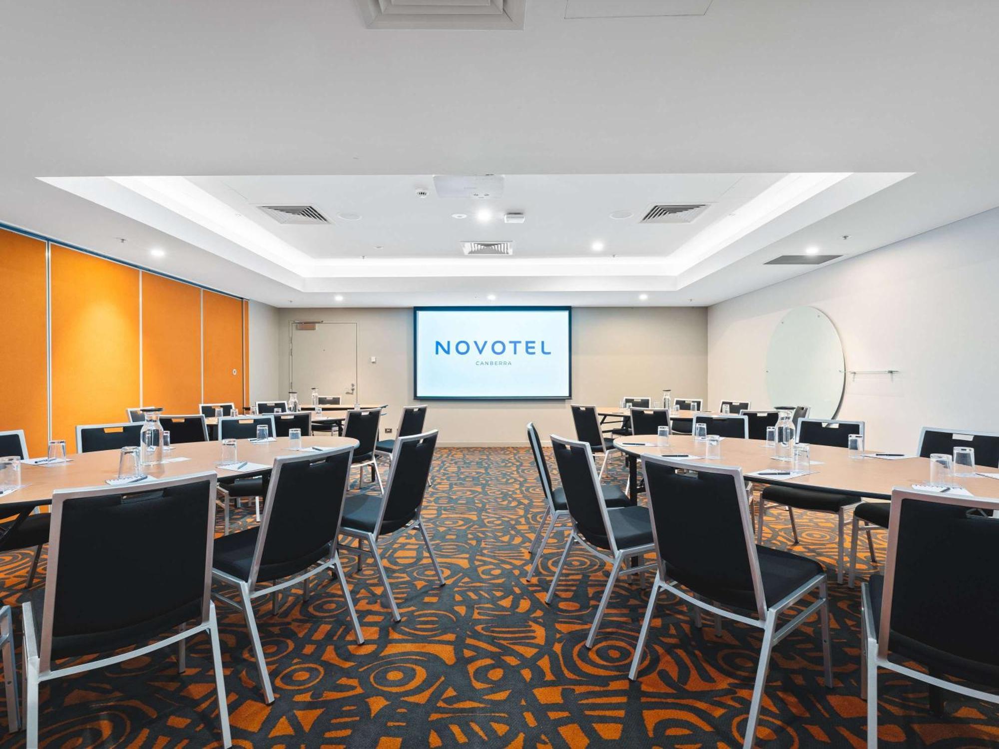 Novotel Canberra Exterior foto