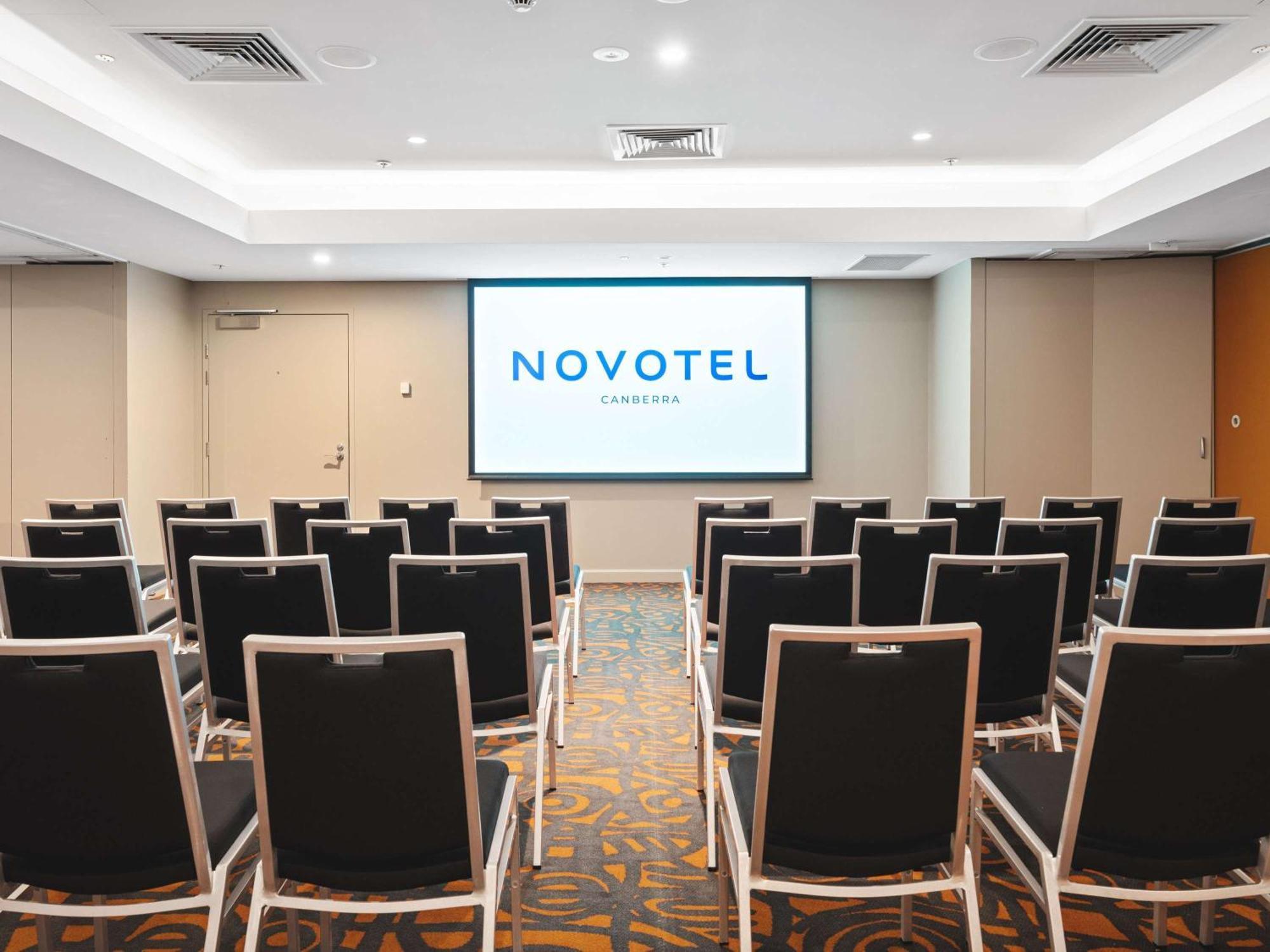Novotel Canberra Exterior foto